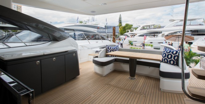 Princess S72 Yacht - Cockpit Princess S72 Yacht - Cockpit