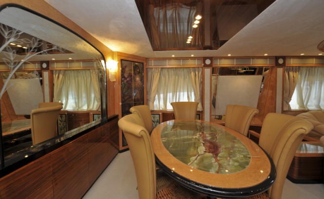 Amer 92 Yacht - Dining Room