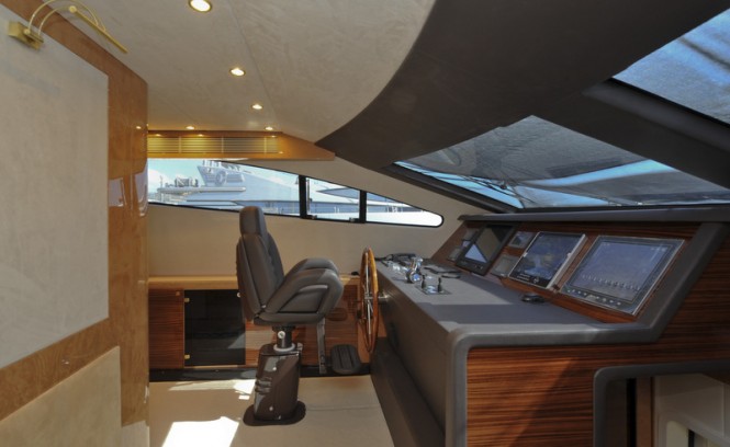 Amer 92 Yacht - Wheelhouse