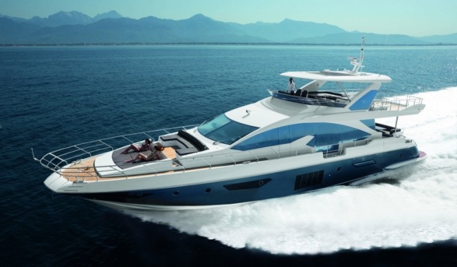 Azimut 80 superyacht at full speed
