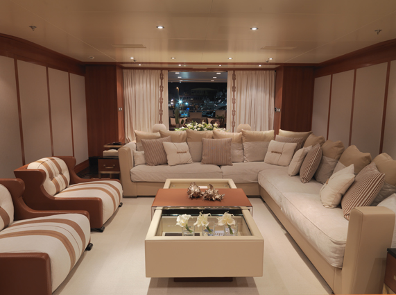 Luxury yacht Eileen - Saloon