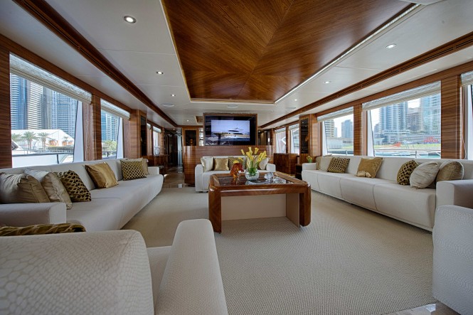 Luxury yacht Le Must - Main Saloon