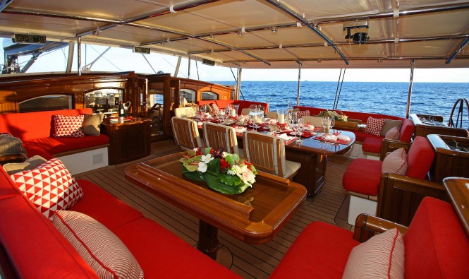 Luxury yacht Marie - Cockpit