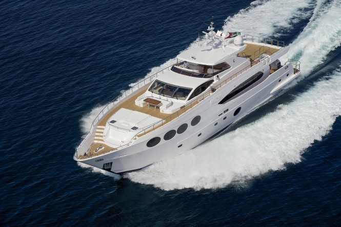 Majesty 105 Yacht Le Must at full speed Majesty 105 Yacht Le Must at full speed