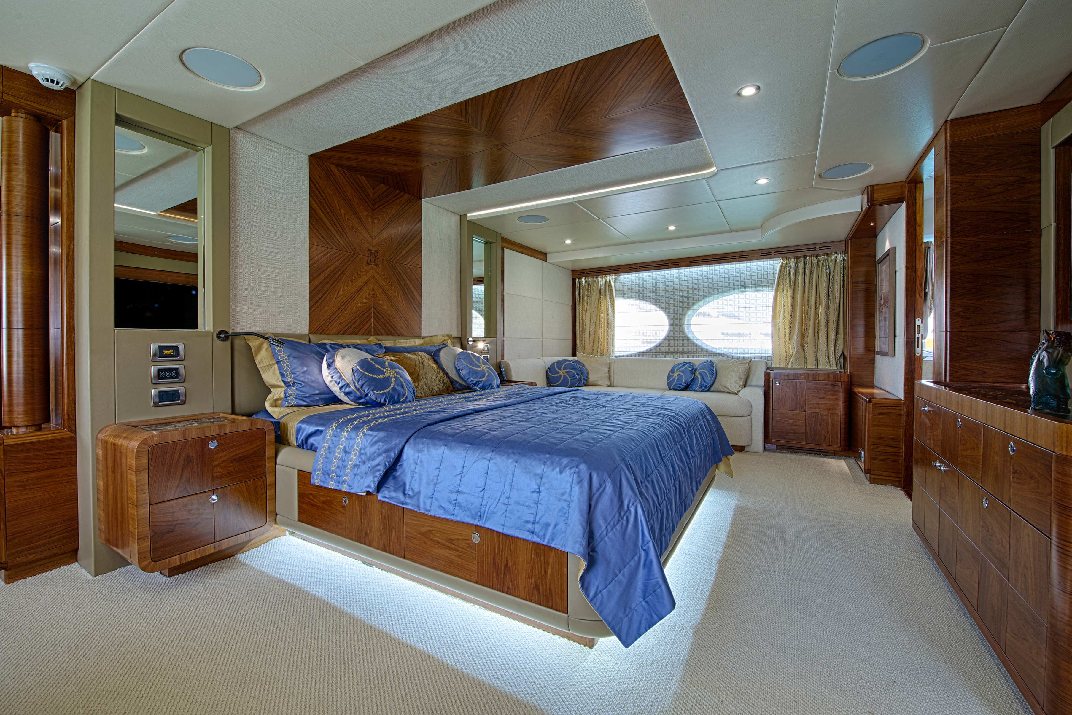 Motor Yacht Le Must Owners Stateroom — Yacht Charter And Superyacht News