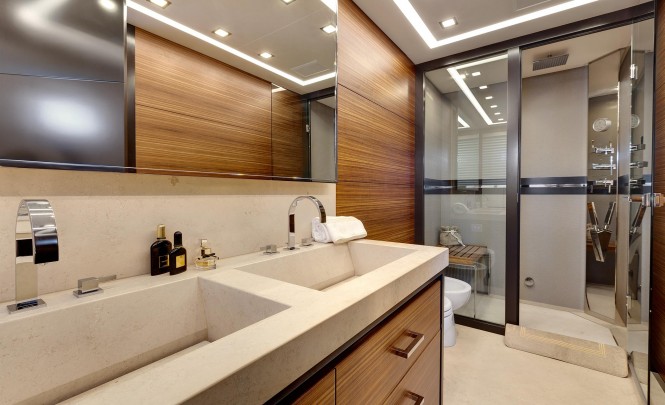 Superyacht Mangusta 110 - Bathroom