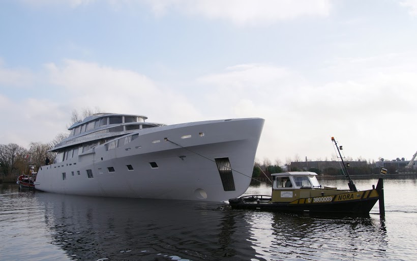 Dubois and Feadship yacht hull 689 - Photo by Kees Torn