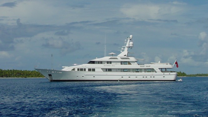 Feadship Yacht Gravitas (ex Batered Bull)