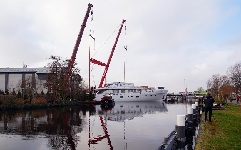 Luxury Motor Yacht hull 689 by Feadship - Photo by Kees Torn