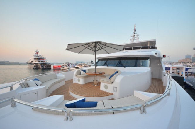 Picturesque bow photo of the Majesty 135 Yacht