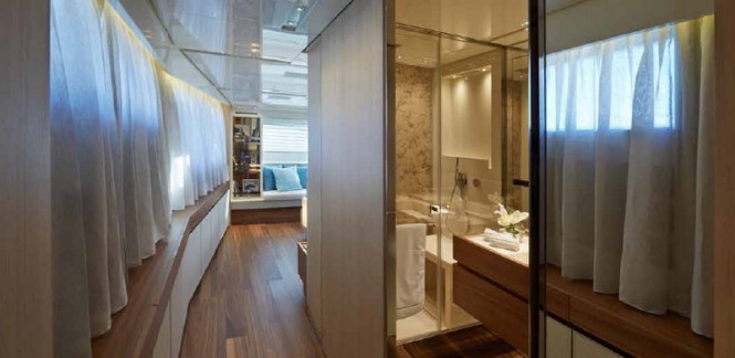 SL104-592 superyacht - Owners Bathroom