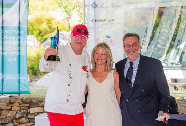 Seahawk are Presented with the 'Spirit of the Regatta' Award. Carlo Borlenghi / Studio Borlenghi