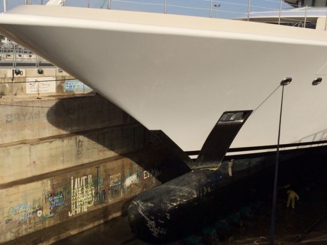 85-metre Mega yacht in the dry-dock of Palumbo Marseille Superyachts ITM