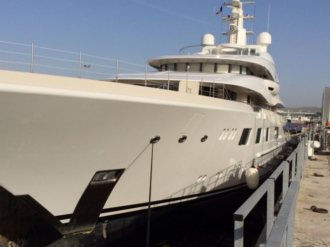 85m Superyacht enters the dry-dock of Palumbo Marseille Superyachts ITM