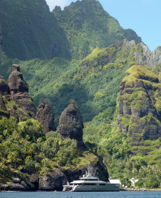 Exuma Yacht - FatuHiva, Marquesas Exuma Yacht - FatuHiva, Marquesas