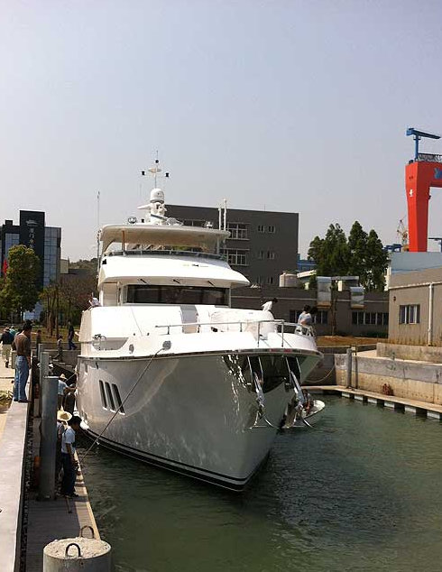 Koonoona Yacht - front view