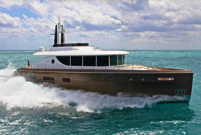 Luxury motor yacht NISI 2400 underway