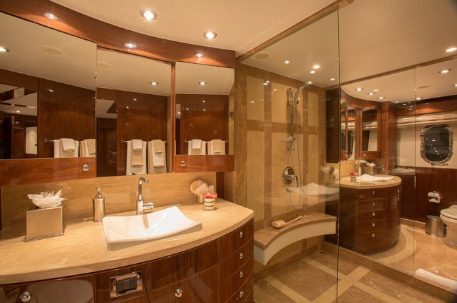 Luxury yacht Carbon Copy - Bathroom - Photo by Quin Bisset