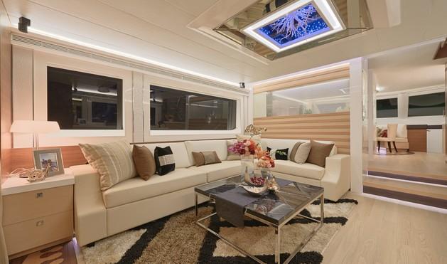 Luxury yacht V72 - Saloon