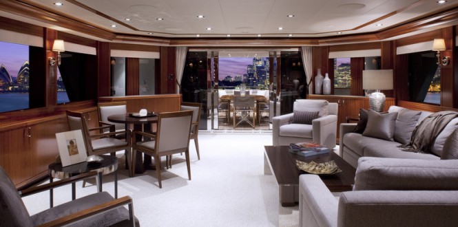 Luxury yacht Westport 130 - Saloon