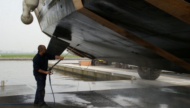 Maintenance works on Tita One Yacht