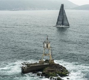 Line honours for RAGAMUFFIN 90 Yacht at 2014 Rolex China Sea Race