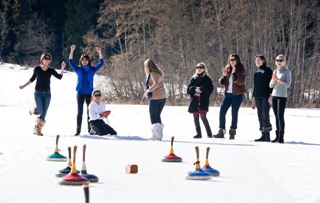 The partners of the judges enjoy traditional Alpine activities