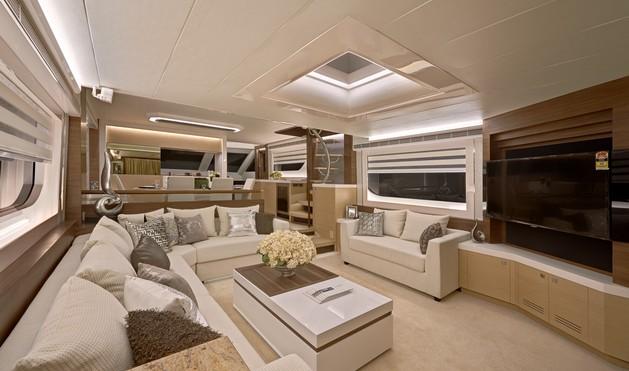 V80 Yacht - Saloon
