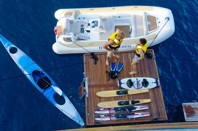 Classic Motor Yacht SEAGULL II - Watersport Toys