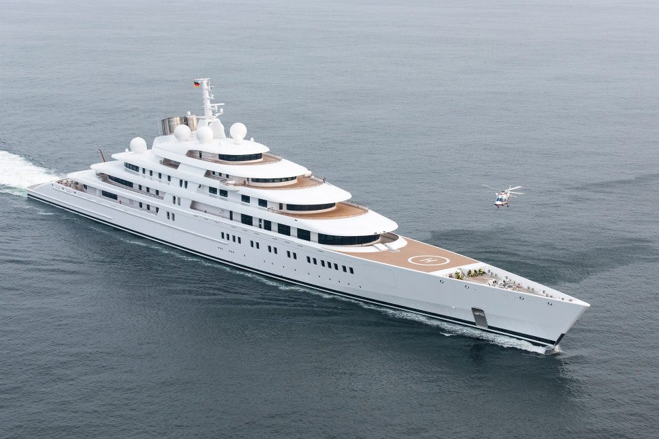 biggest super yacht azzam