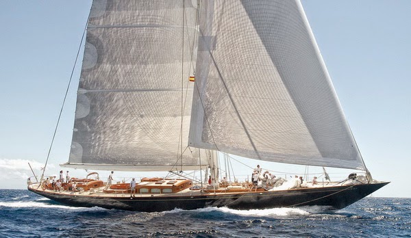Luxury charter yacht Maria Cattiva by Michael Kurtz of Pantaenius