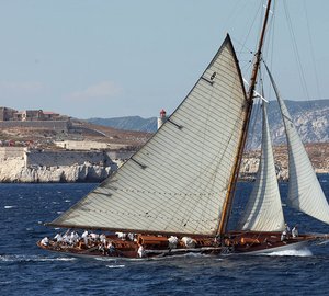 Classic sailing yacht MOONBEAM IV now available for French Riviera yacht holiday 