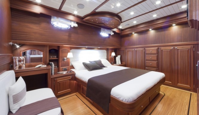 Luxury yacht 77 Flybridge - Cabin - Photo by Alberto Cocchi