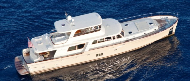 Luxury yacht 97 Cruiser from above