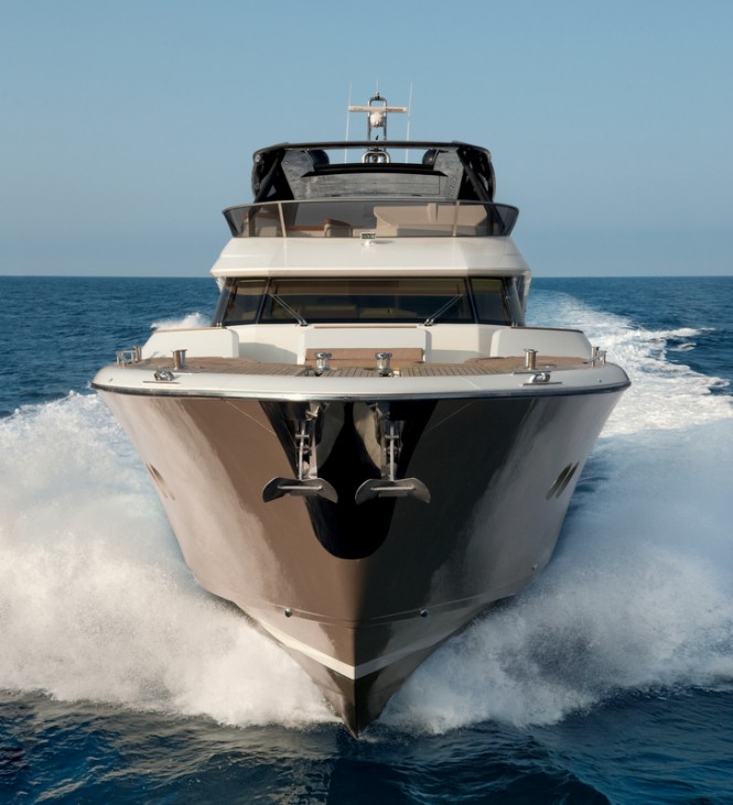 Motor yacht MCY 86 - front view