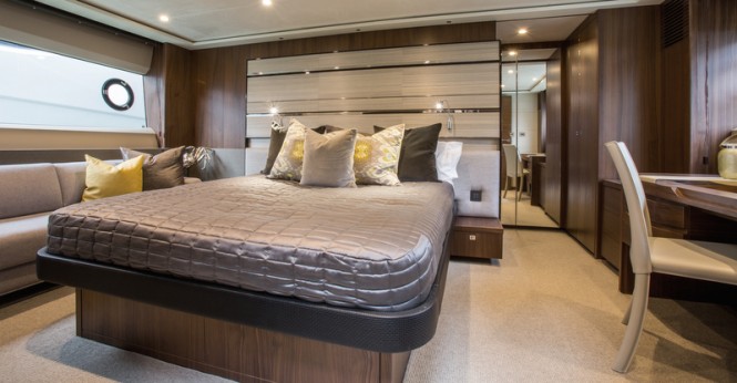 Motor yacht S72 by Princess - Owners Stateroom