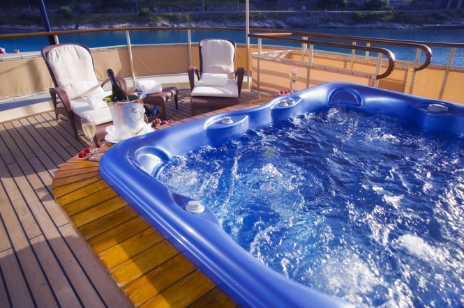 SEAGULL II yacht - Spa Pool