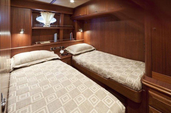 V97 Cruiser superyacht - Twin cabin