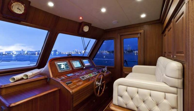 V97 Cruiser superyacht - Wheelhouse