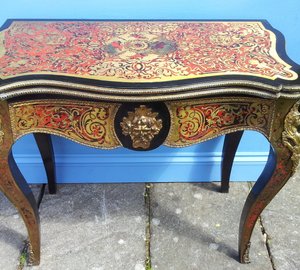 18th Century table installed on board 42m Motor Yacht by Onlyacht