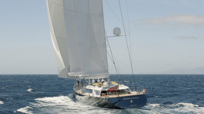 AY46 Yacht MONDANGO 3 - aft view Image by Chris Lewis