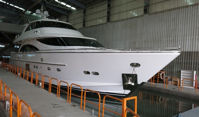 Luxury motor yacht E88 by Horizon