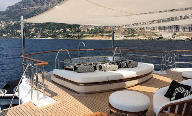 Luxury yacht Lady Christina - a new stainless steel Spa Pool