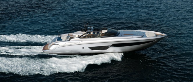 Motor yacht Riva 88 Florida at full speed