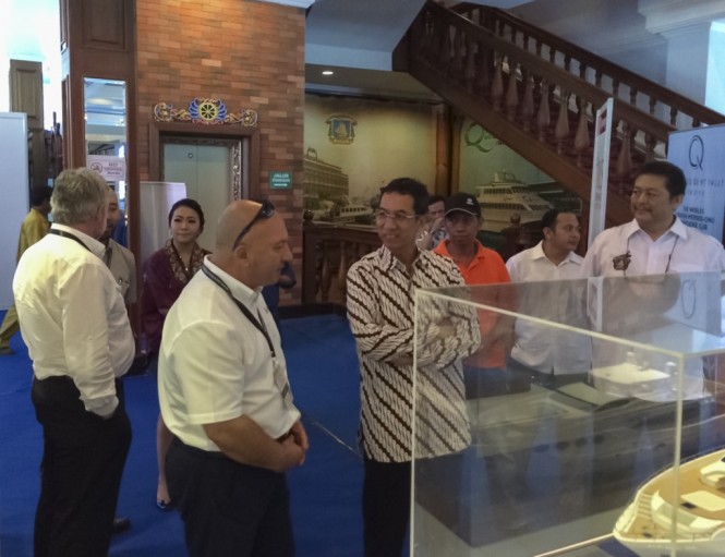 Mr. Notis Menelaou (left), Sales Manager of Gulf Craft with guest of honor, Mr. Heru Budi Hartono (middle), Mayor of North Jakarta