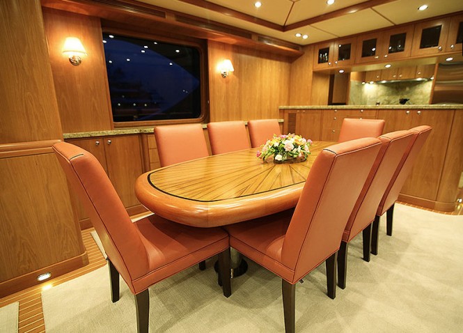 N86 Yacht Koonoona - Dinning