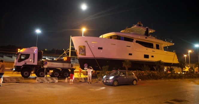 Night transport of CdM Nauta Air 86 superyacht YOLO Night transport of CdM Nauta Air 86 superyacht YOLO
