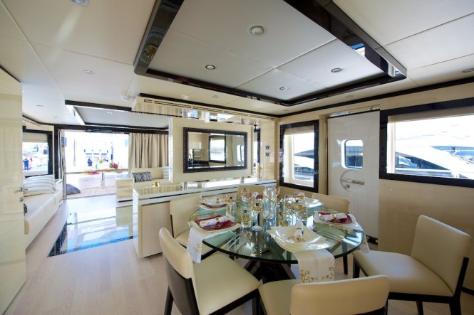 Explorer yacht Gulf 75 Exp - Dining
