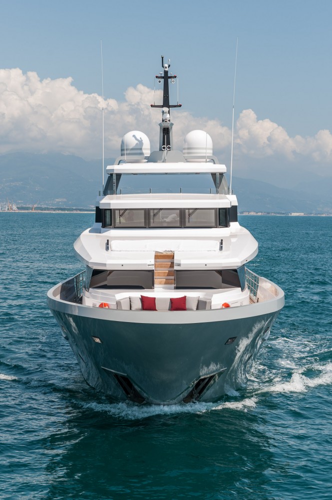 Luxury motor yacht FOAM