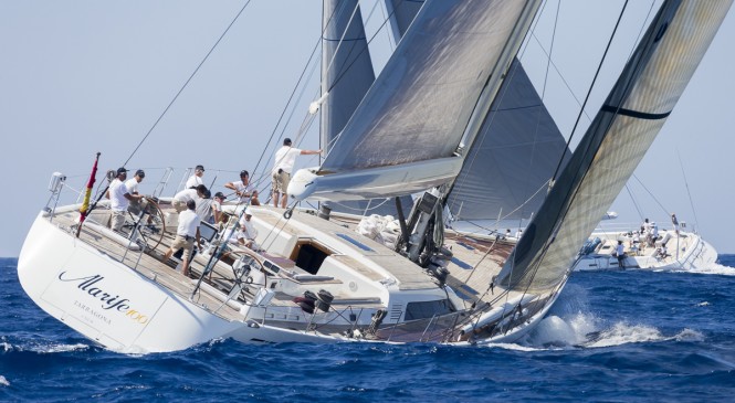 Luxury yacht Alarife